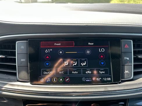 Used 2024 Buick Enclave Premium image 18