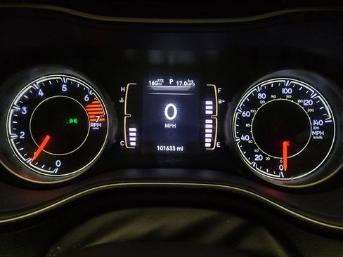 Used 2020 Jeep Cherokee Latitude Plus FWD image 23