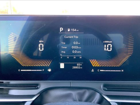 Used 2025 Kia Carnival FWD image 26