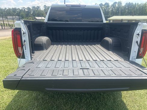 Used 2024 GMC Sierra 1500 AT4 w/ AT4 Premium Package AWD/4WD image 13
