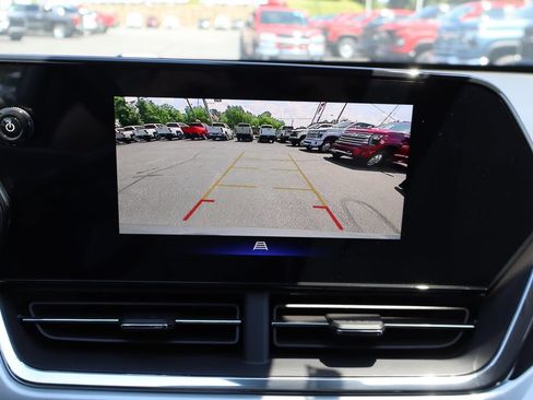 New 2026 Chevrolet Trax LT w/ LT Convenience Package FWD image 12