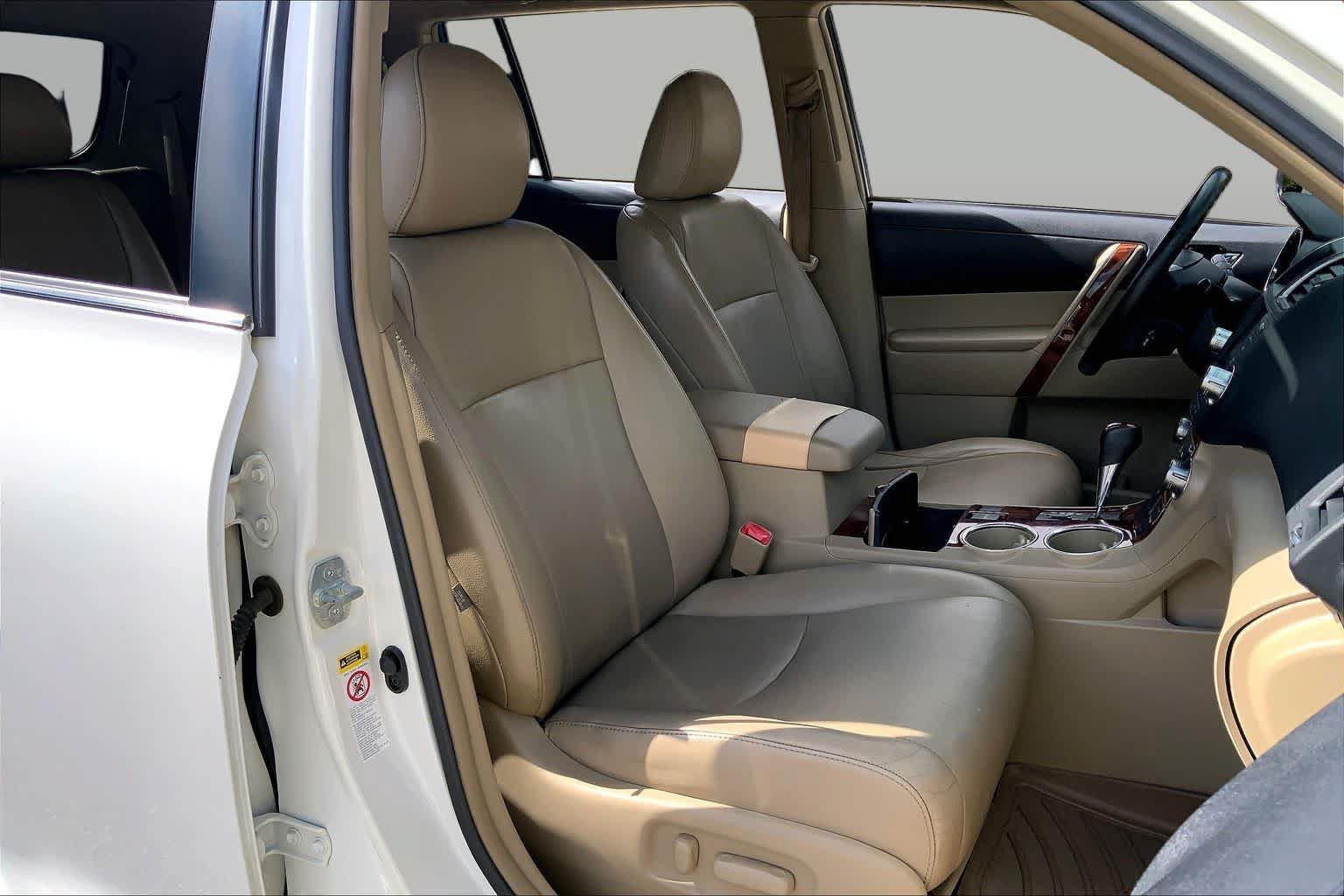 Used 2012 Toyota Highlander Limited w/ Tow Pkg FWD image 9