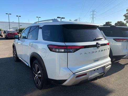 Used 2023 Nissan Pathfinder Platinum FWD image 4