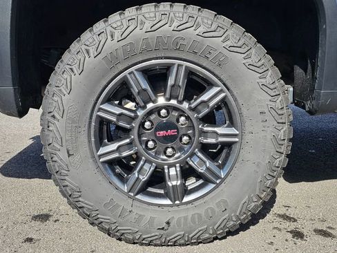 Used 2025 GMC Sierra 1500 AT4X AWD/4WD image 13
