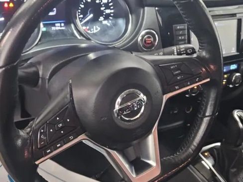 Used 2020 Nissan Rogue SV FWD image 2