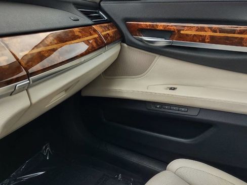 Used 2014 BMW 740Li image 26