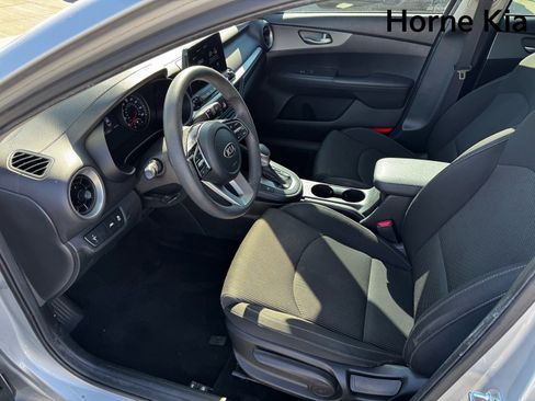 Used 2021 Kia Forte LXS image 9