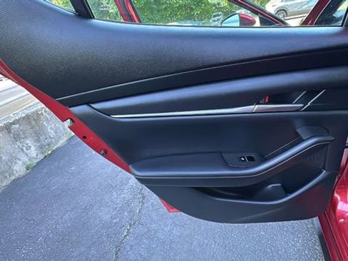 Used 2023 MAZDA MAZDA3 s FWD image 32