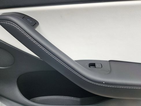 Used 2021 Tesla Model Y Long Range image 33