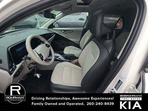 Certified 2025 Kia Niro Wave w/ Wave Preserve Package image 9