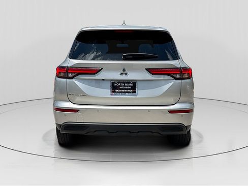 Used 2024 Mitsubishi Outlander ES FWD image 6