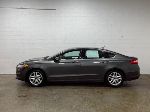 Used 2015 Ford Fusion SE FWD image 5