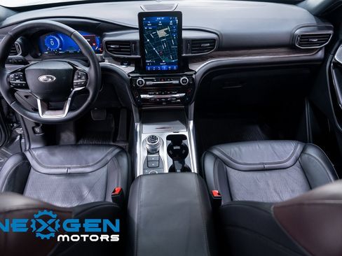 Used 2023 Ford Explorer Platinum w/ Technology Package image 11