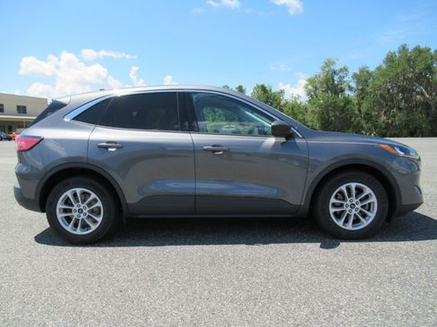 Used 2022 Ford Escape SE w/ Convenience Package FWD image 2