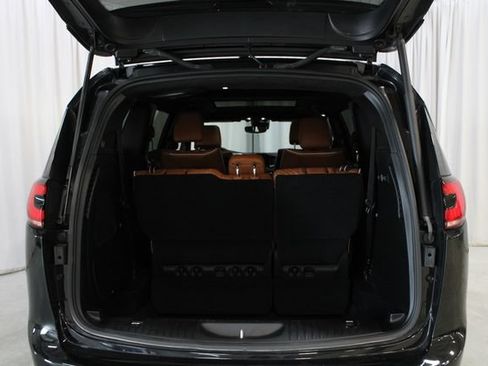 Used 2026 Chrysler Pacifica Pinnacle FWD image 34