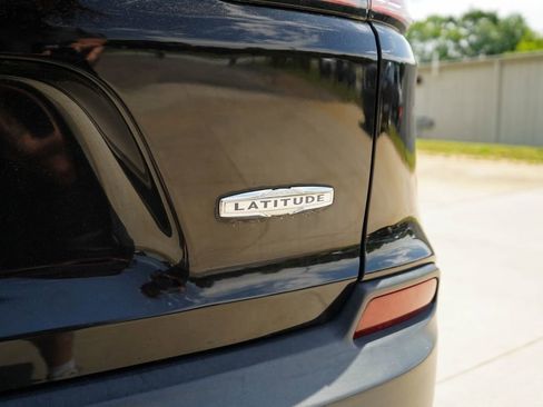 Used 2019 Jeep Cherokee Latitude w/ Popular Appearance Group FWD image 20