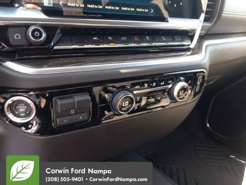 Used 2025 Chevrolet Silverado 1500 RST AWD/4WD image 17