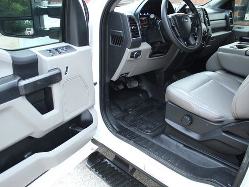Used 2019 Ford F250 XL w/ Power Equipment Group RWD image 16