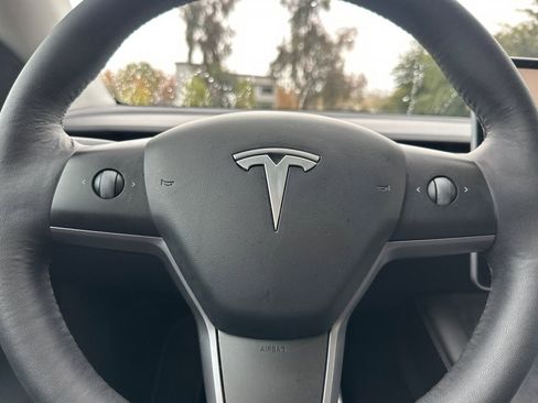 Used 2022 Tesla Model Y Performance image 28