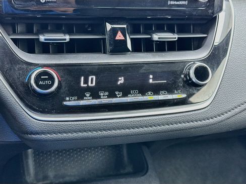 Used 2021 Toyota Corolla SE w/ Carpet Mat Package (TMS) FWD image 12