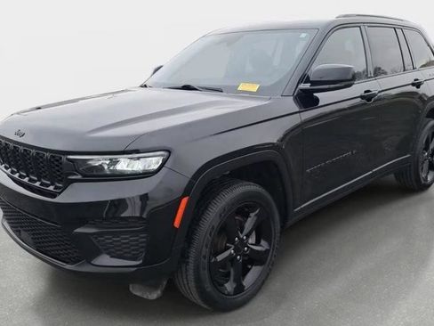 Used 2023 Jeep Grand Cherokee L Laredo image 6