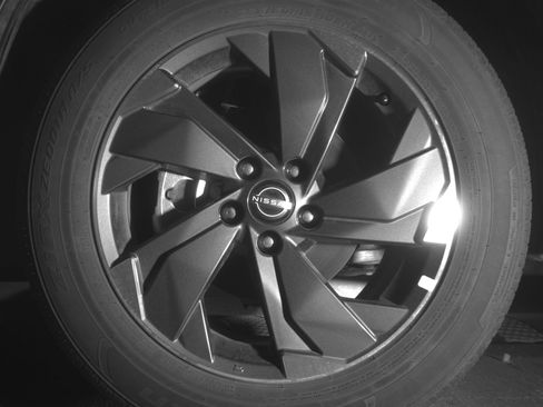 Used 2025 Nissan Rogue SV FWD image 12
