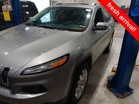 Used 2015 Jeep Cherokee Limited image 4