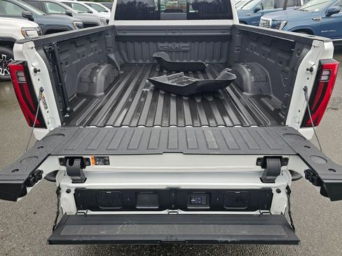 Used 2025 GMC Sierra 2500 Denali Ultimate image 13