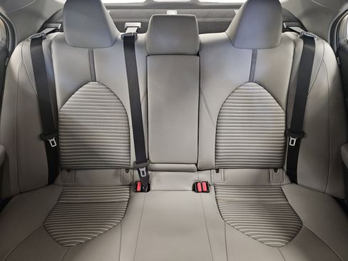 Used 2018 Toyota Camry SE image 29