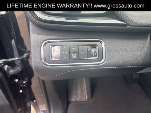 Used 2025 Buick Enclave Preferred AWD/4WD image 15