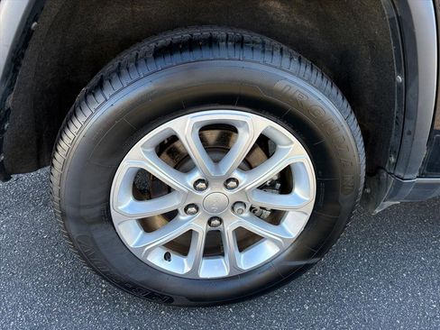 Used 2022 Jeep Grand Cherokee Laredo E image 24