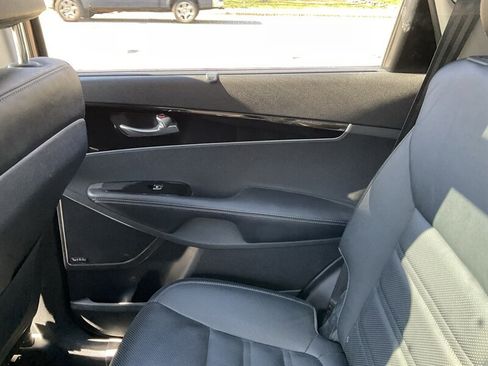 Used 2017 Kia Sorento SX image 14