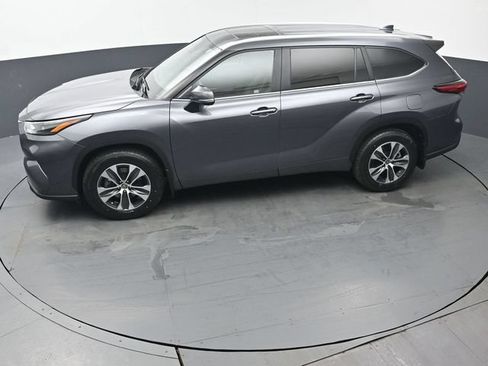 Used 2023 Toyota Highlander XLE AWD/4WD image 41