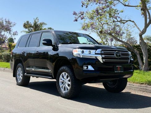 Used 2018 Toyota Land Cruiser w/ Carpet Mat Package AWD/4WD image 11