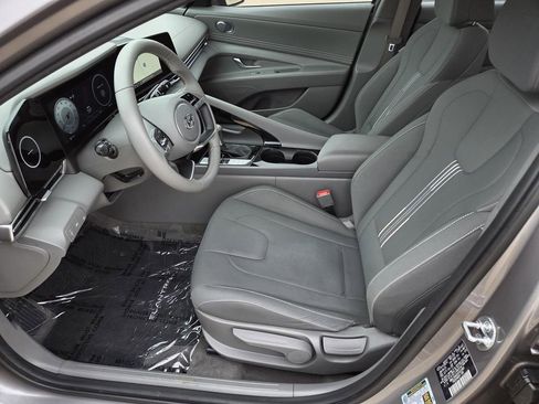 Used 2023 Hyundai Elantra SEL w/ Convenience Package FWD image 16