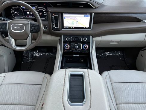 Used 2021 GMC Yukon XL Denali w/ Denali Premium Package AWD/4WD image 13