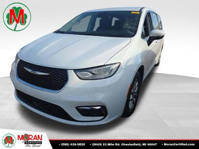 Used 2023 Chrysler Pacifica Touring-L