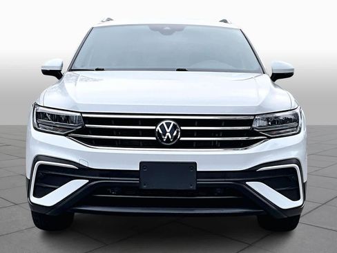 Certified 2022 Volkswagen Tiguan SE image 4
