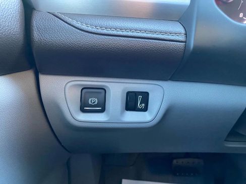 Used 2018 GMC Acadia SLT w/ LPO, Floor Liner Package AWD/4WD image 16