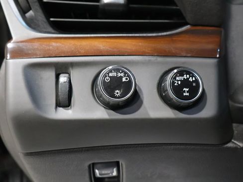 Used 2018 Cadillac Escalade ESV Premium Luxury AWD/4WD image 40