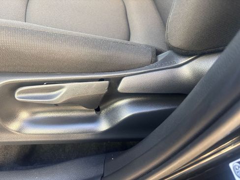 Used 2025 Toyota Corolla Cross LE image 23