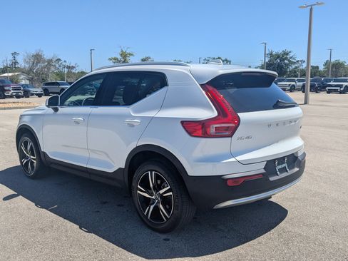 Used 2023 Volvo XC40 B5 Plus AWD/4WD image 7