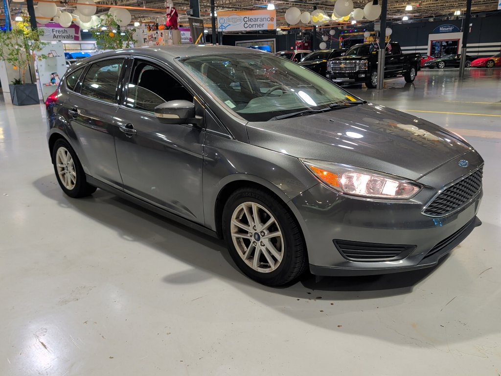 Used 2017 Ford Focus SE w/ Cold Weather Package FWD image 1