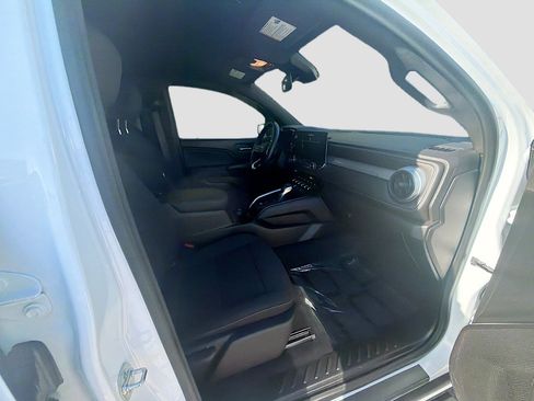 Used 2024 Chevrolet Colorado LT w/ LT Convenience Package image 32