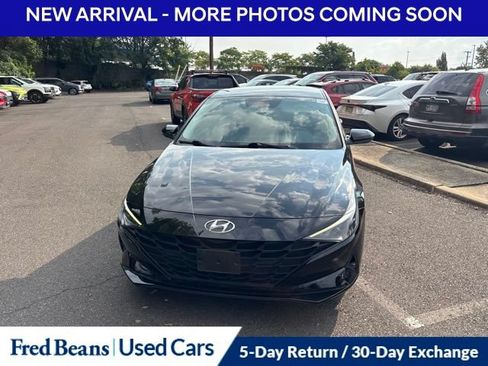 Used 2023 Hyundai Elantra SE FWD image 2