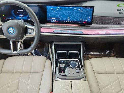 Used 2023 BMW i7 xDrive60 w/ Executive Package 2 AWD/4WD image 36