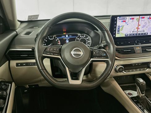 Used 2024 Nissan Altima 2.5 SL FWD image 18