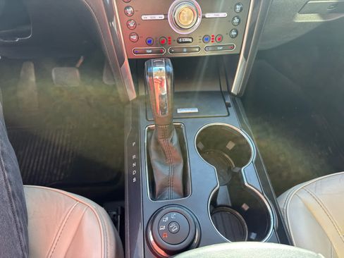 Used 2017 Ford Explorer Platinum image 16