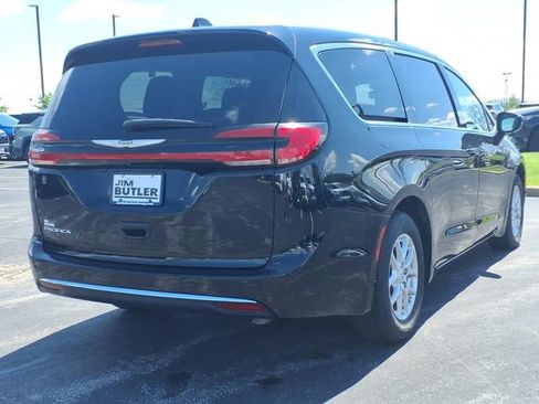Used 2024 Chrysler Pacifica Touring-L FWD image 24