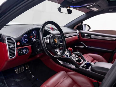 Certified 2019 Porsche Cayenne Turbo AWD/4WD image 4